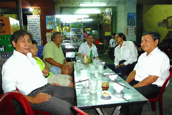 Gặp Tân tại Saigon Gặp Tân tại Saigon